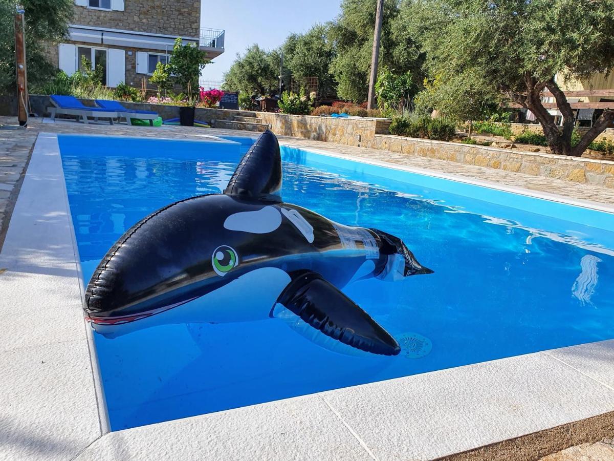 Hakuna Matata Holidays Wooden Lodge With Airco & Pool In Greek Olive Grove Methoni  Luaran gambar