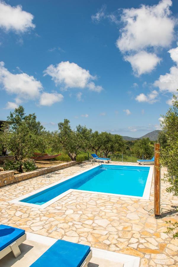 Hakuna Matata Holidays Wooden Lodge With Airco & Pool In Greek Olive Grove Methoni  Luaran gambar