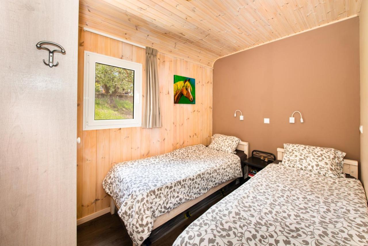 Hakuna Matata Holidays Wooden Lodge With Airco & Pool In Greek Olive Grove Methoni  Luaran gambar
