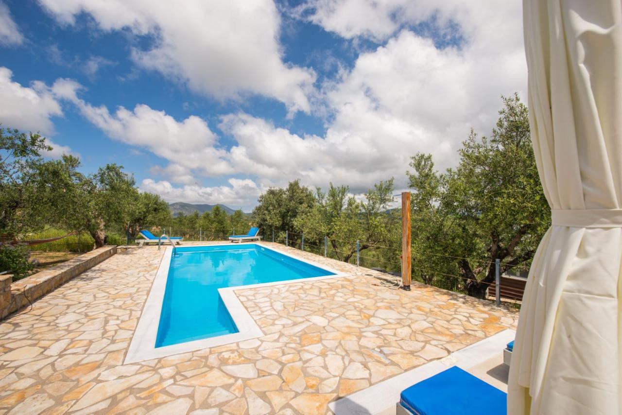 Hakuna Matata Holidays Wooden Lodge With Airco & Pool In Greek Olive Grove Methoni  Luaran gambar