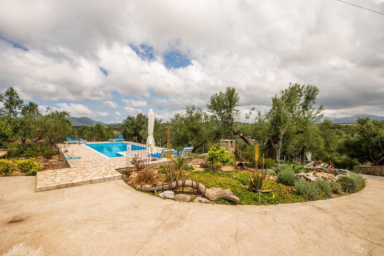 Hakuna Matata Holidays Wooden Lodge With Airco & Pool In Greek Olive Grove Methoni  Luaran gambar