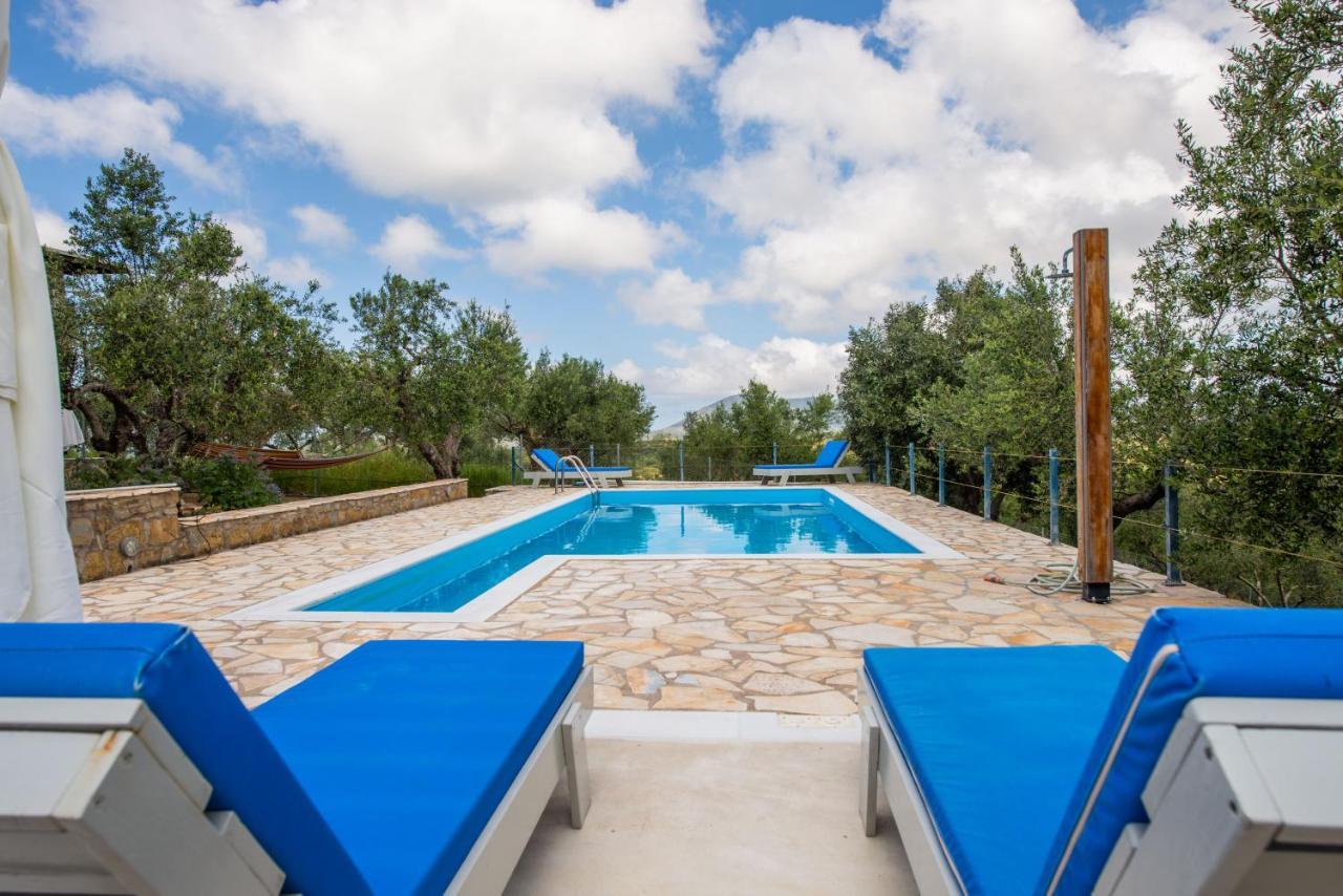Hakuna Matata Holidays Wooden Lodge With Airco & Pool In Greek Olive Grove Methoni  Luaran gambar