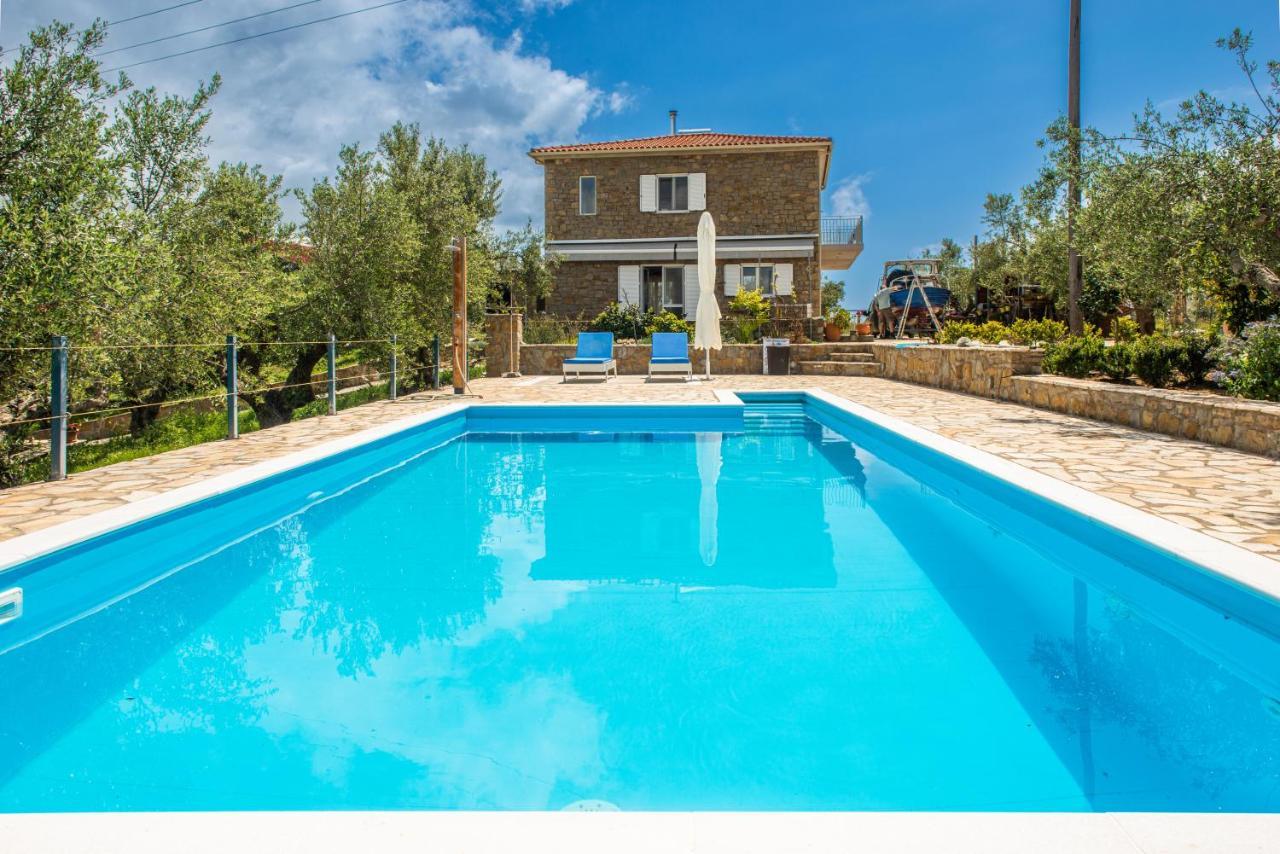 Hakuna Matata Holidays Wooden Lodge With Airco & Pool In Greek Olive Grove Methoni  Luaran gambar
