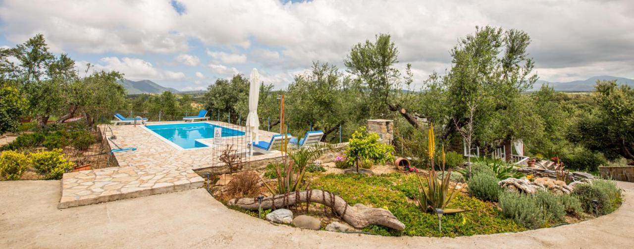 Hakuna Matata Holidays Wooden Lodge With Airco & Pool In Greek Olive Grove Methoni  Luaran gambar